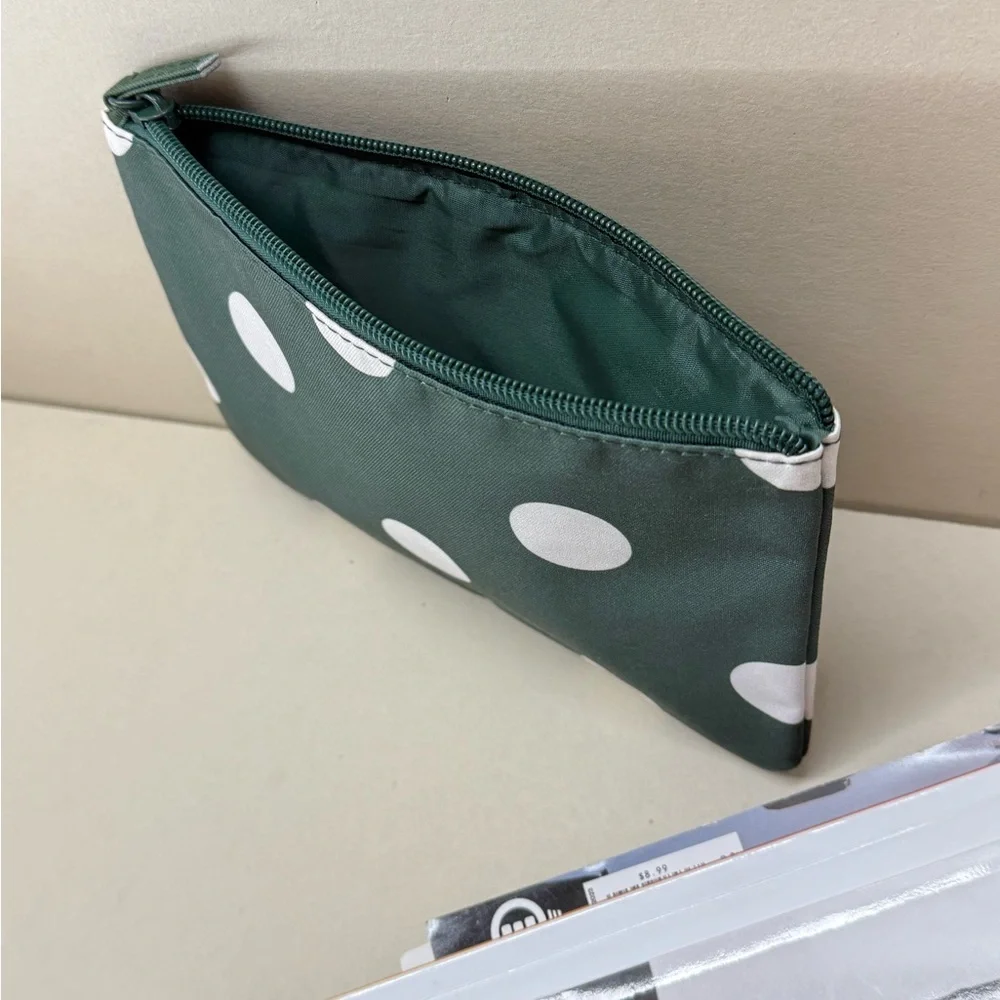 (new+tag) Kate Spade - Rare! 8” x 5.5” travel pouch (cosmetics) polka dot green